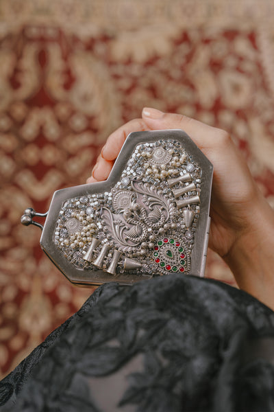 INDIA EDIT SLINGETTE CLUTCH