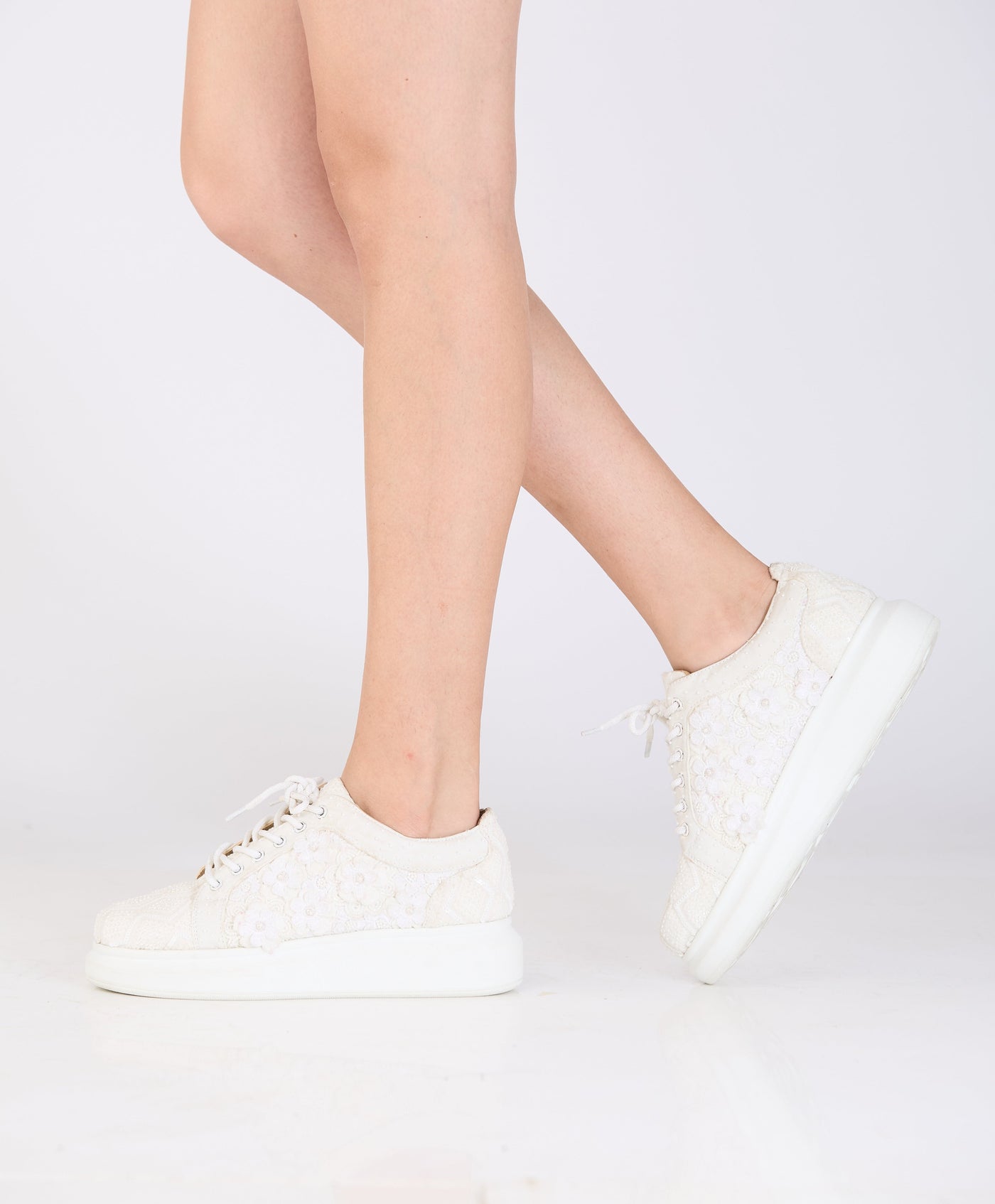 Daphne Flat Sneakers